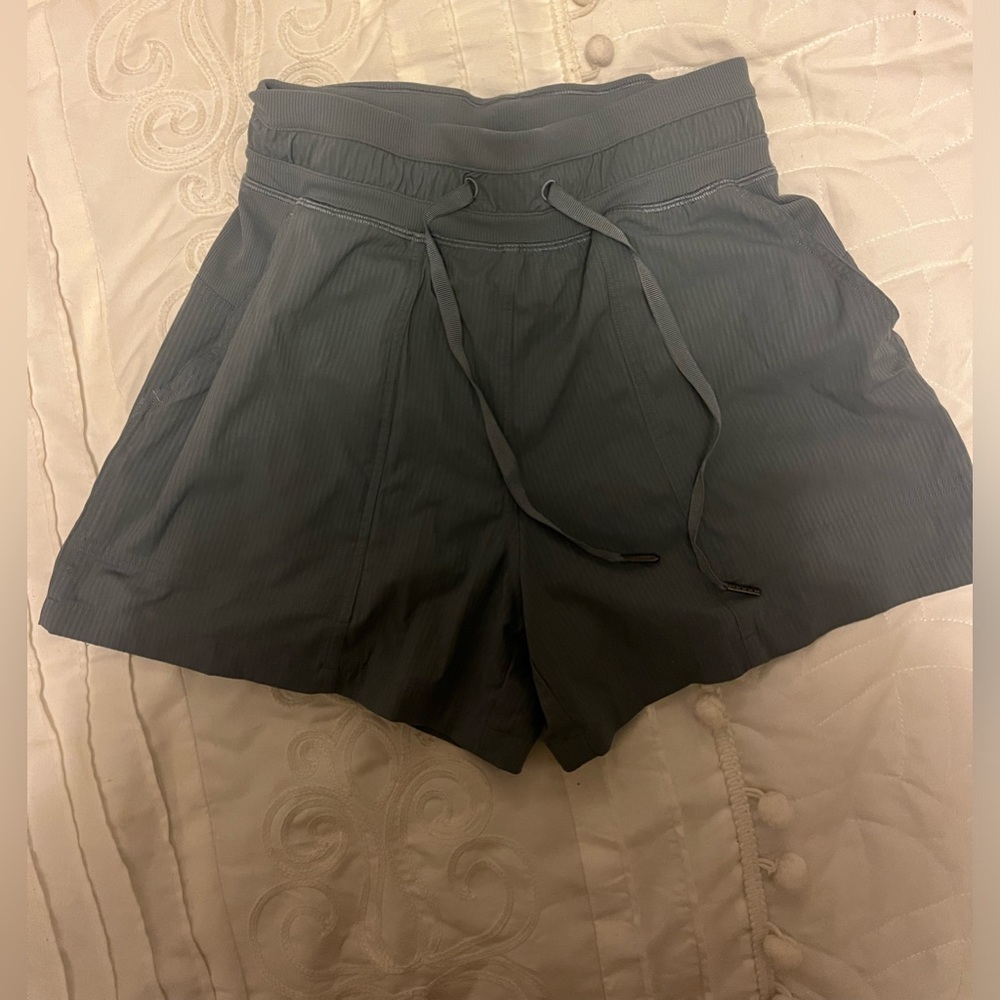 Lululemon dance studio high rise short 3.5” oasis blue